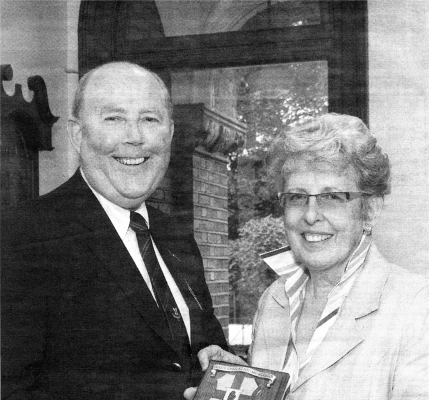 The new President of the Friends' School Old Scholars' Association, Joan Russell, presented a plaque to Ken Boomer in recognition of his contribution as President.