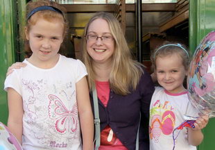 Catherine, Shannon and Leagh Burrell pictured at Translink’s vintage 1940s bus.