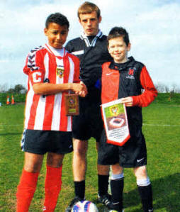 Lower Maze Under 12s captain Jack Snoddy with Rhyope captain 01lie Bennett, son of former Sundertand captain Gary Bennett.